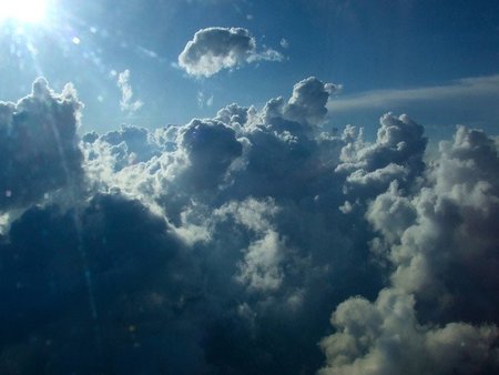 Estudian las partículas que forman nubes