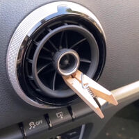 Ponerle un ganchito de madera a la rejilla del aire acondicionado del carro: para qué sirve y por qué lo recomiendan