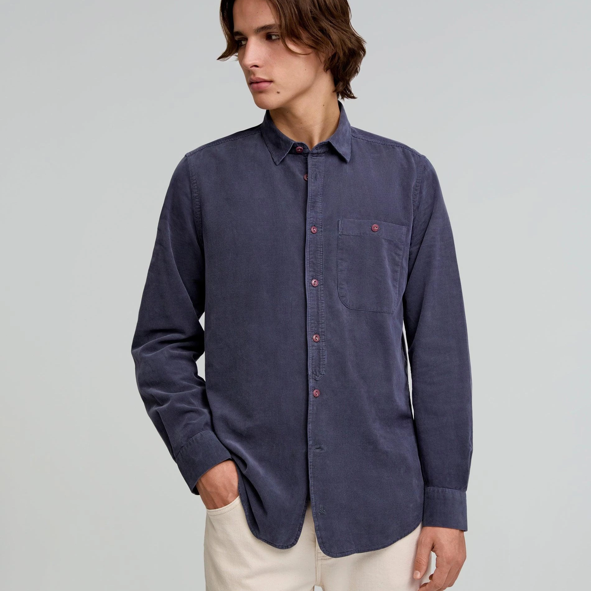 Camisa de vestir de hombre de algodón con botones en los puños