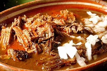 Birria tradicional estilo Tlaquepaque. Receta mexicana curacrudas