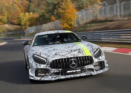El Mercedes-AMG GT R PRO asoma en un primer teaser y quiere superar al GT R en todo