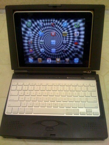 Usa un viejo portátil para acomodar un iPad y un teclado