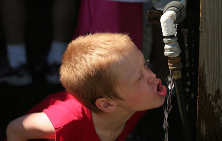 Casi todos los escolares de nueve a 12 años presentan una ingesta insuficiente de agua
