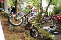 Adam Raga planta cara en Fort William