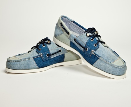 Denim en nuestros pies de la mano de Band of Outsiders: difícil no caer enamorado ante ellos
