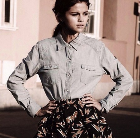 Selena Gomez se tatúa algo que debería llevar escrito en la frente
