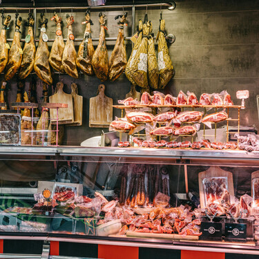 “Me fui con mi loncha de queso y callada de vergüenza”: el gran miedo de los chavales de hoy es no saber comprar en una carnicería 