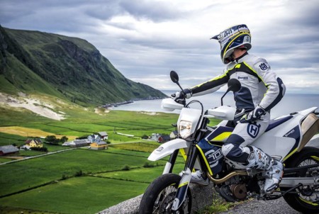 Husqvarna 701 Supermoto: así se defiende en circuito, pues imaginad en carretera
