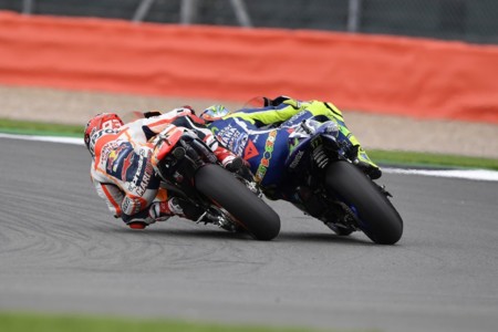 Valentino Rossi vs Marc Márquez, un duelo bonito y (¡por fin!) limpio y pacífico