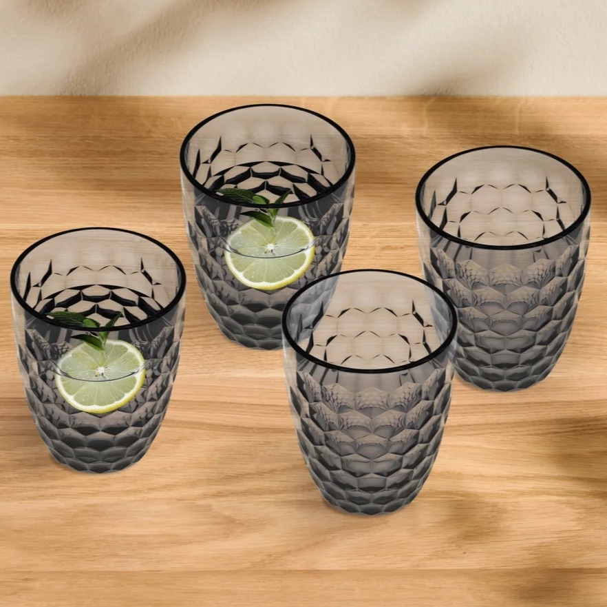 Copas de vino y agua