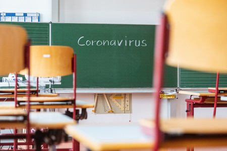 Hay que reabrir los colegios para evitar una "catástrofe generacional": la advertencia de la ONU sobre la educación no presencial