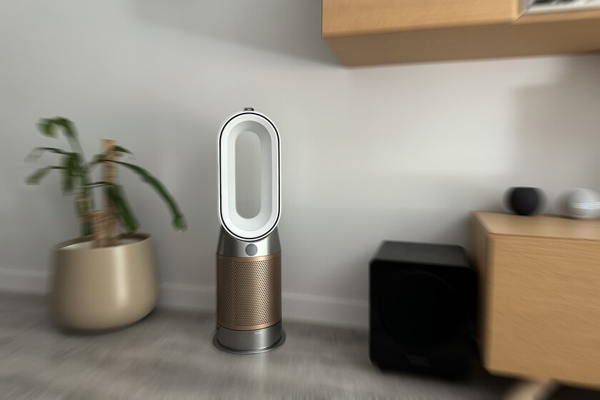 Dyson Zoom