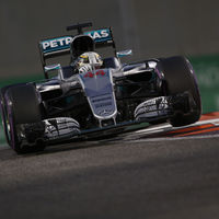 Lewis Hamilton se resiste y marca la pole en el GP de Abu Dabi de F1 