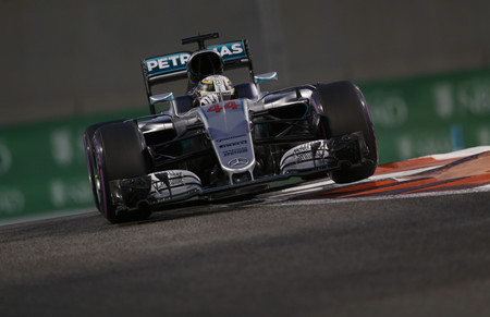 Lewis Hamilton se resiste y marca la pole en el GP de Abu Dabi de F1