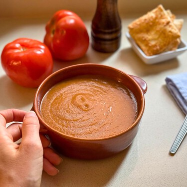 Crema de tomates asados, una receta tan fácil como hornear y triturar