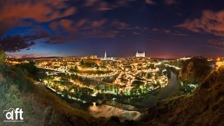 Inusual panorámica nocturna de Toledo