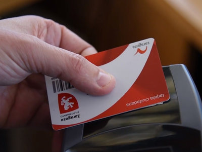 Posible hackeo en la recarga de las tarjetas de transporte público de Zaragoza: pagabas 10 euros y te recargaban 50