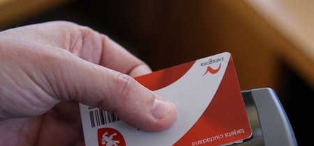 Posible hackeo en la recarga de las tarjetas de transporte público de Zaragoza: pagabas 10 euros y te recargaban 50