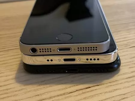 iPhone 12 5 4 インチ 005