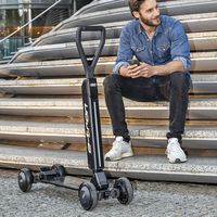 El primer patinete eléctrico de Audi se llama e-tron Scooter, tiene cuatro ruedas y no será nada barato