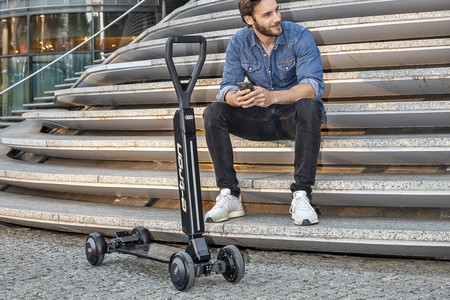 El primer patinete eléctrico de Audi se llama e-tron Scooter, tiene cuatro ruedas y no será nada barato