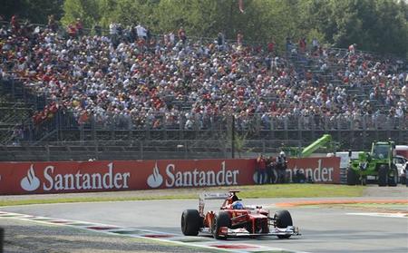 Lewis Hamilton gana en Monza y vuelve a meterse en la lucha