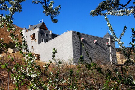 Não é um castelo francês, é uma vinícola chinesa
