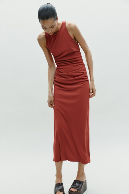 Vestido de invitada de Zara en rebajas