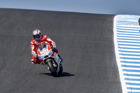 Andrea Dovizioso: "Phillip Island es una de las pistas favoritas de Márquez. No va a ser fácil"