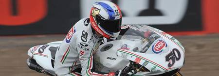 Superbikes Gran Bretaña 2012: Sylvain Guintoli vence bajo un aguacero que termina en bandera roja