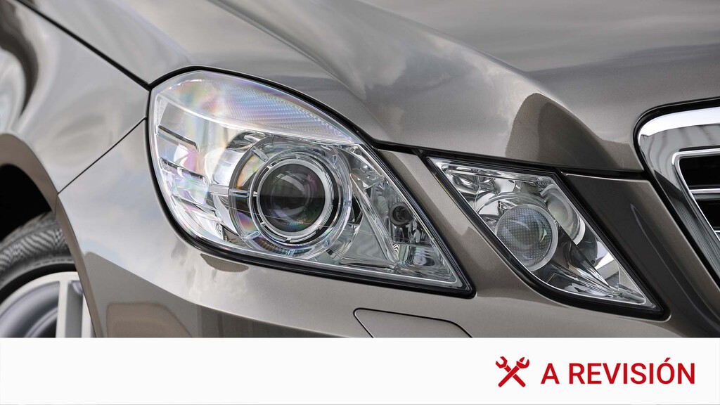 Se ha fundido un faro xenón de mi coche. Lo he arreglado yo mismo: es igual de fácil que cambiar una bombilla halógena, pero no es tan barato 