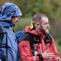 Casi 100 euros de descuento tiene la chaqueta Helly Hansen que aguanta cualquier clima y que vamos a querer llevar a diario 