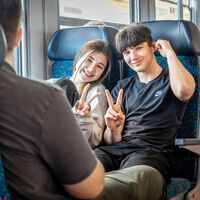 Ya es oficial: el Gobierno pone en marcha el Verano Joven 2026 con descuentos de hasta el 90% en tren y autobús