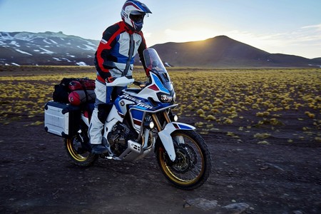 La Honda CRF1000L Africa Twin Adventure Sports ahora en dos vídeos que avanzan a la anti-GS