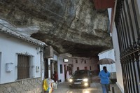 Setenil de las Bodegas, un pueblo bajo la roca 