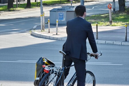 Pere Navarro advierte a los ciclistas: "Ya toca hablar de obligaciones"