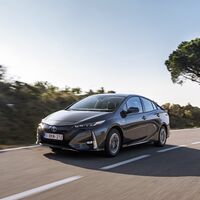 Nuevo Toyota Prius Plug-In: un híbrido enchufable con paneles solares y 45 km de autonomía que llega a España, desde 33.900 euros