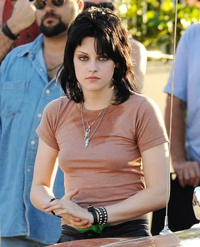Kristen Stewart es una mofeta sudorosa en las entrevistas