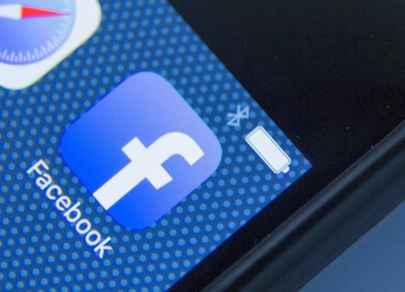 [Actualizado] Facebook para iOS accede a la cámara de algunos usuarios sin que lo sepan, pero probablemente se trata de un bug