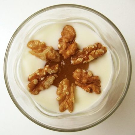Truco saludable: añade nueces al yogur