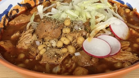 Cómo hacer pozole para principiantes: te damos la receta más fácil para prepararlo
