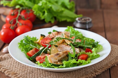 Recetas de cenas saludables: ensalada de vegetales con carne molida