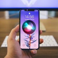 El futuro de Siri podría estar en manos de Google: Apple estaría en conversaciones para integrar la IA del gigante tecnológico como cerebro de su asistente 