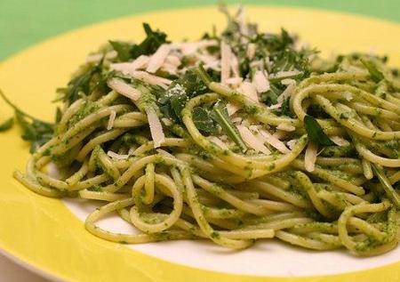 Salsa pesto, una opción saludable para acompañar las pastas