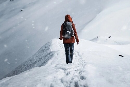 13 abrigos y chaquetas para hombre y mujer rebajadas en Quiksilver con descuentos de hasta el 40%