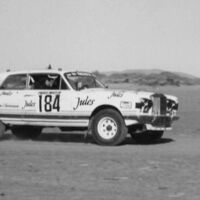 Parecía la mayor locura de Rolls-Royce, pero en realidad era un Toyota que sirvió para convencer a Dior para correr el Dakar. Lo descalificaron y fue un éxito