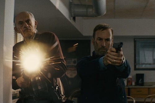 Faltam apenas 4 dias para a estreia de um dos melhores filmes de ação dos últimos 5 anos na HBO Max. Com 94% de aprovação no Rotten Tomatoes, este é o primeiro filme deste universo repleto de ação. Fonte: Nobody, Ilya Naishuller, Universal, 2021.