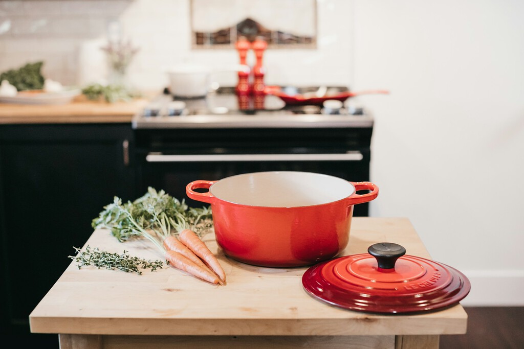 Alcampo acaba de lanzar una cocotte como las de Le Creuset por menos de 37 euros y perfecta para cocinar todo tipo de guisos