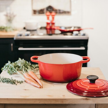 Alcampo acaba de lanzar una cocotte como las de Le Creuset por menos de 37 euros y perfecta para cocinar todo tipo de guisos 