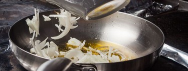 Qué cocinar antes: el ajo o la cebolla. Por qué el orden en que lo sofríes en la sartén es crucial para el resultado 
